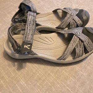 Keen Sandal - size 7 1/2.